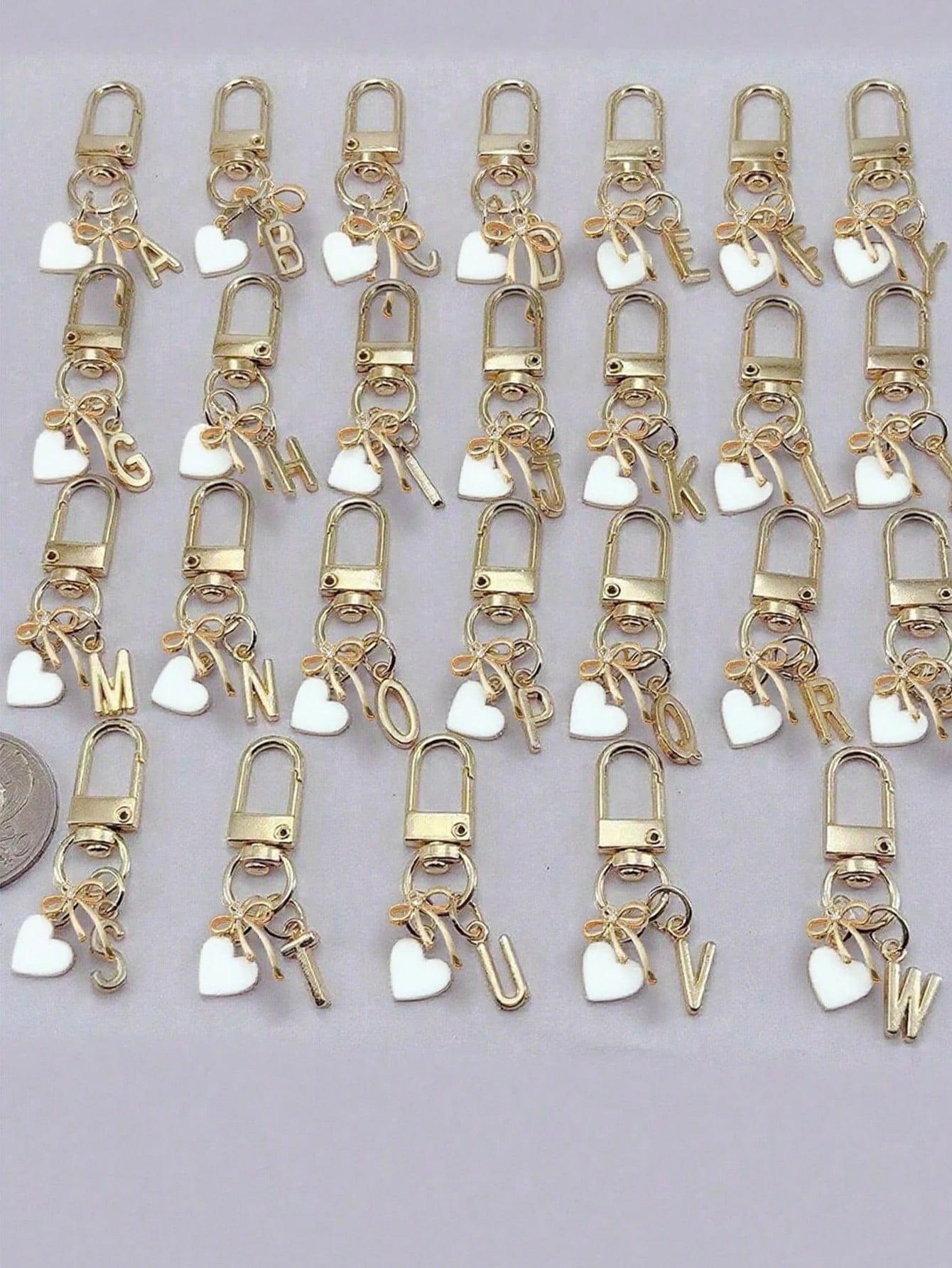 Personalized Heart-Shaped Pendant With 3D Bowknot, A-Z Initial, And Gift Message, Heart-Shaped Keychain, Customized Bag Pendant, Bag Hook, Unique Phone Accessory Pendant, Bag Decoration, Minimalist Bo