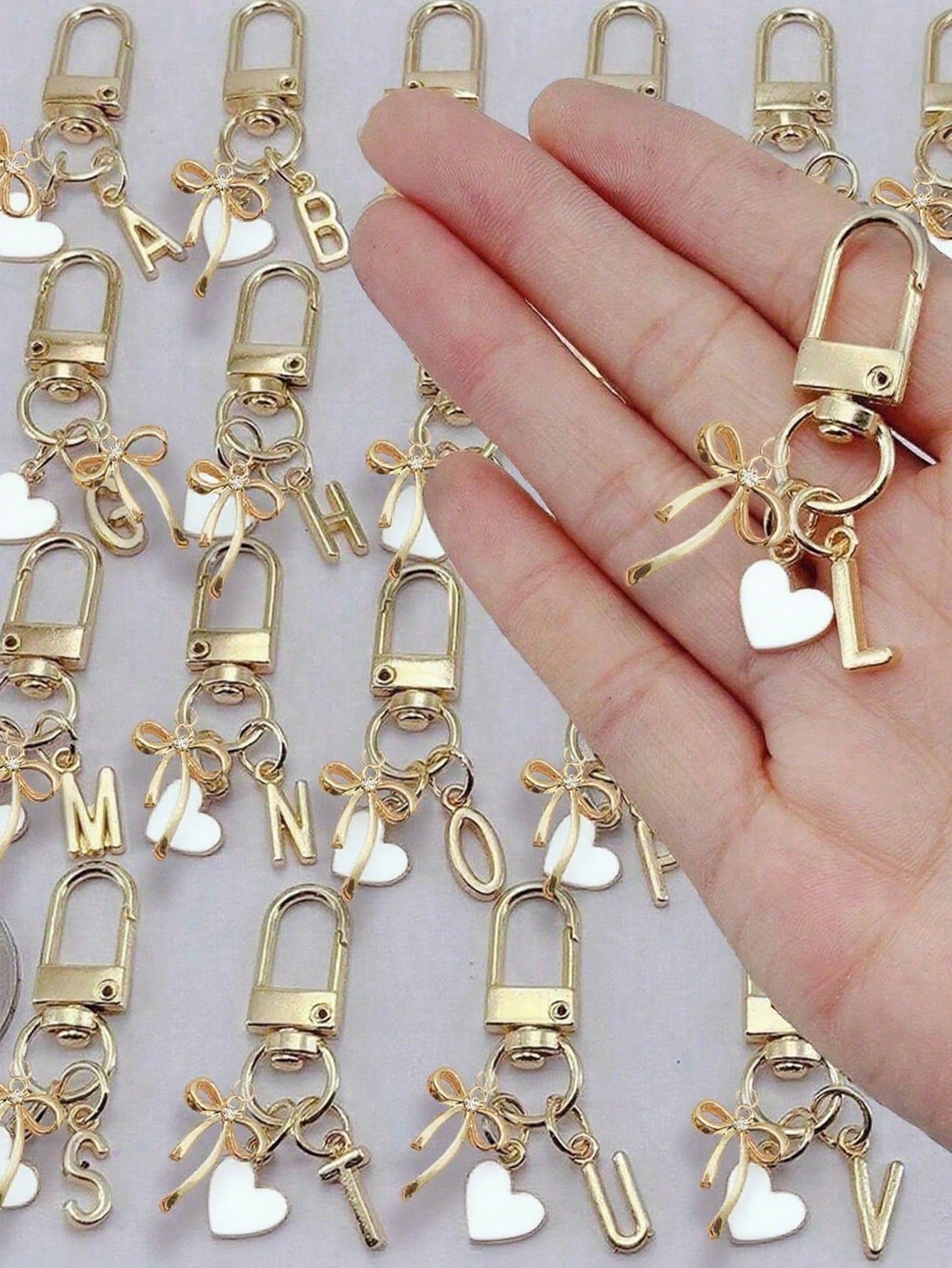 Personalized Heart-Shaped Pendant With 3D Bowknot, A-Z Initial, And Gift Message, Heart-Shaped Keychain, Customized Bag Pendant, Bag Hook, Unique Phone Accessory Pendant, Bag Decoration, Minimalist Bo