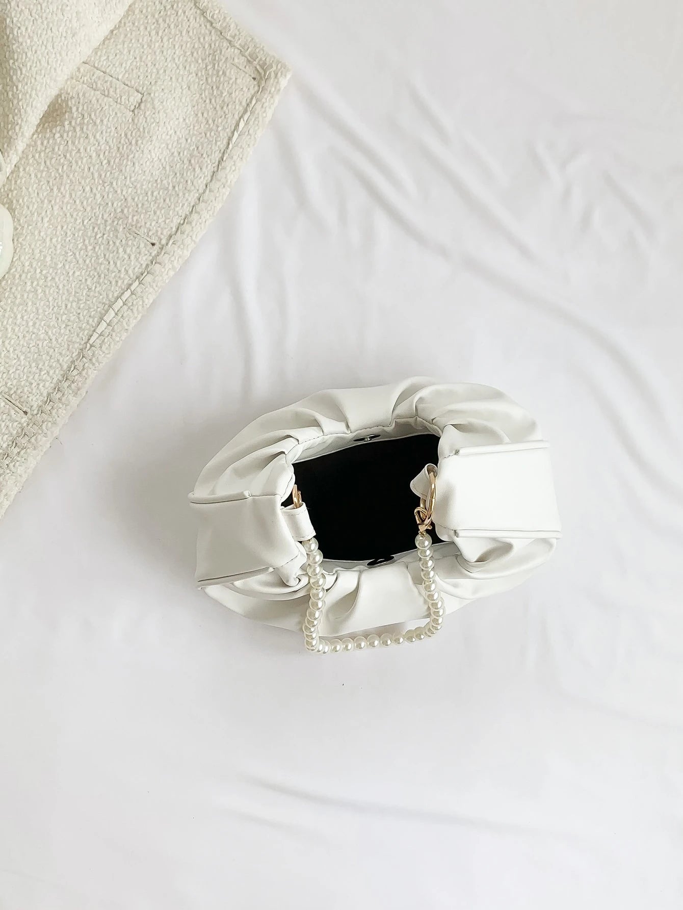 Plain Faux Pearl Chain Shoulder Bag For Women With Wrinkled Cloud Shape Handbags, Faux Pearl Bag, White Bag,Beach Bag