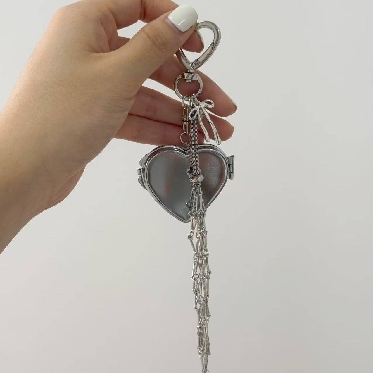 Portable Lipstick Storage Pendant With Mini Mirror, Fashion Hanging Storage Rack, Portable Cosmetic Storage Accessory