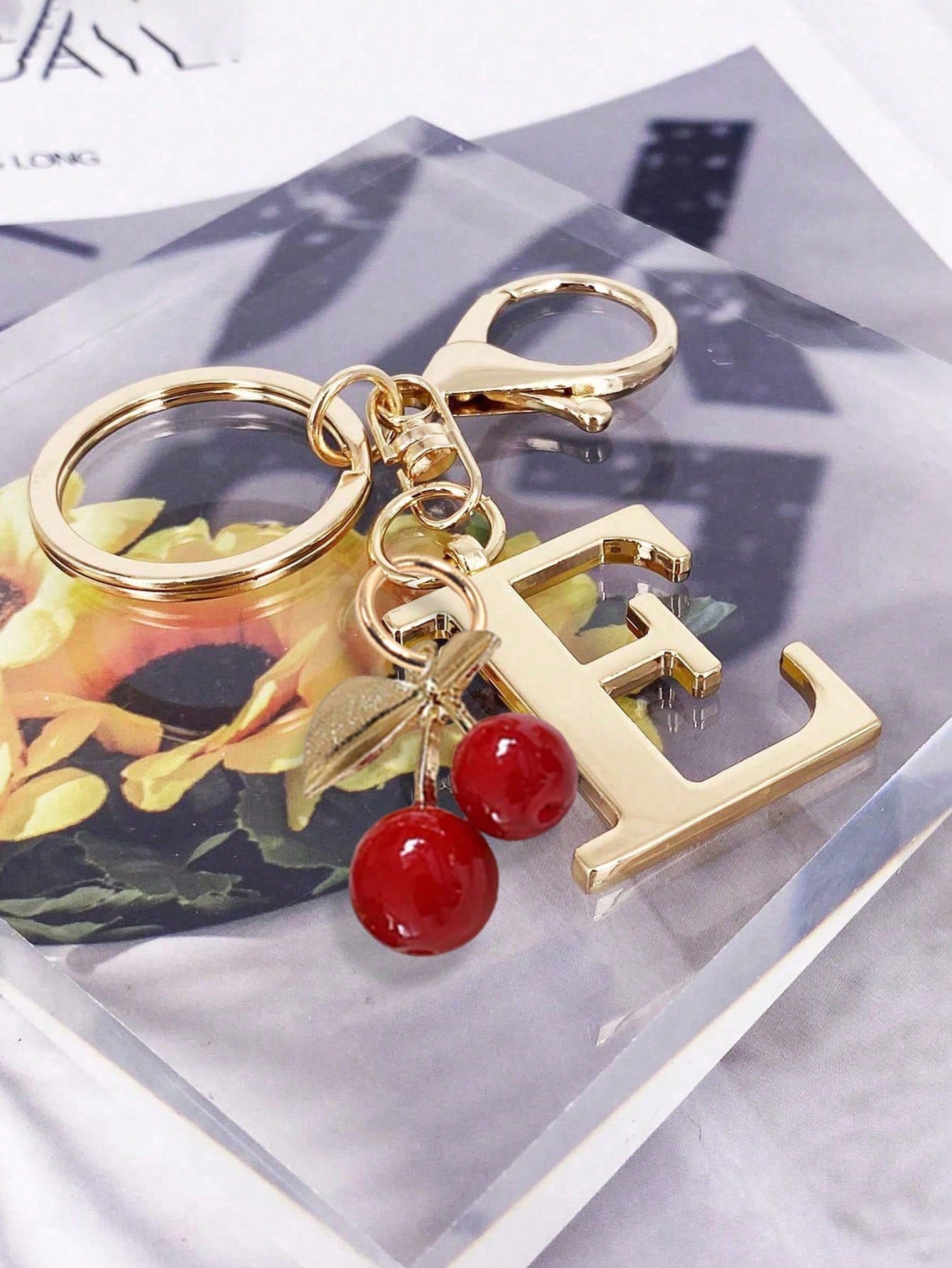 Premium Elegant Gold Letter Keychain, A-Z 3D Letter Pendant, Cherry Ornament, Fashionable Alloy Keychain, Bag/Backpack Hanging Decoration, Car Key Chain, Perfect Daily Accessory For Women, Couples Gif