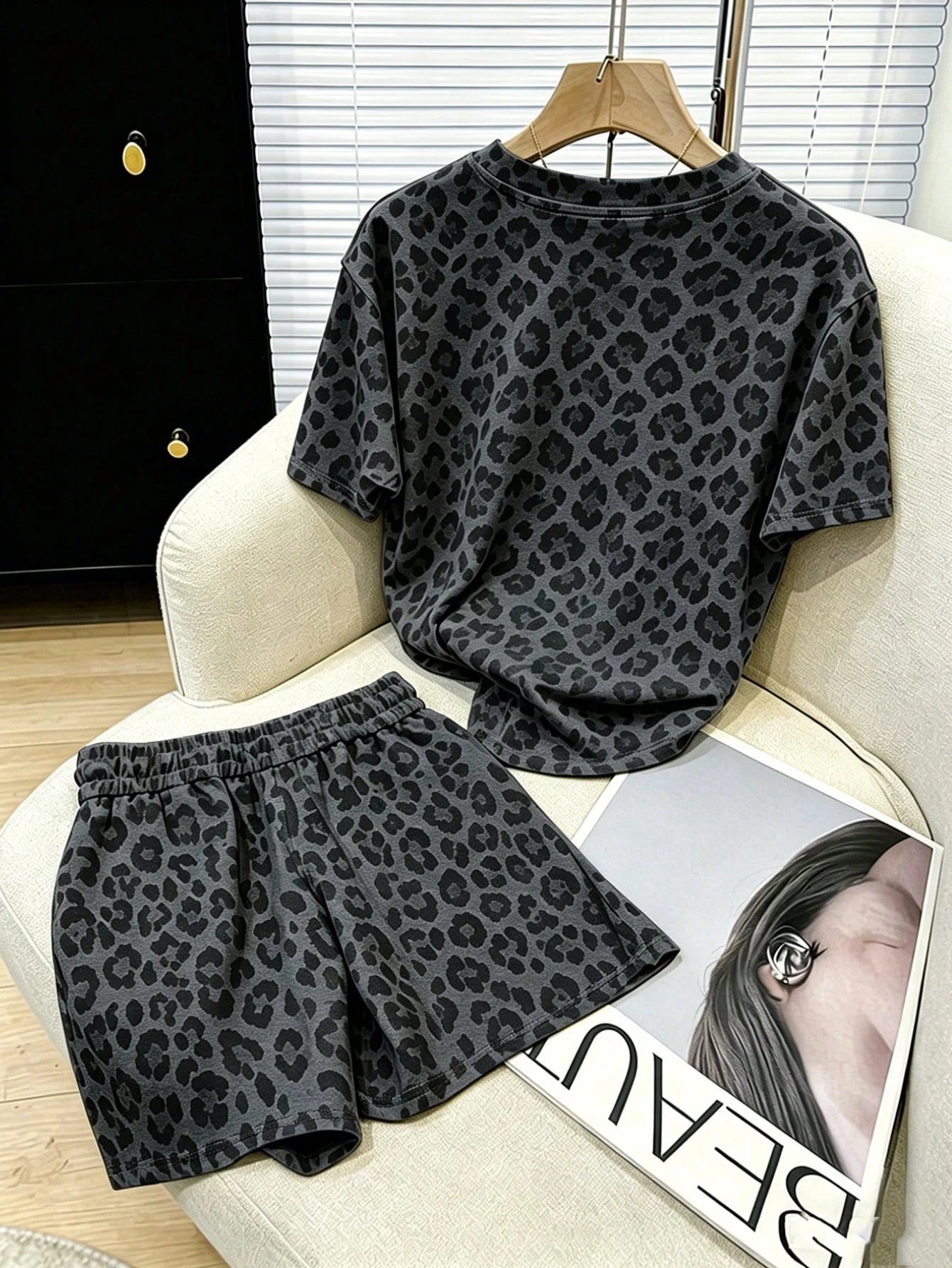 Resyla Ins Super Popular American Retro Leopard Print Loose Casual 2-Piece Set, Korean Style Slouchy Grey Leopard Print Home & Outdoor 2-Piece Outfit, Sweet Cool Hot Girl Style Polka Dot Leopard Print