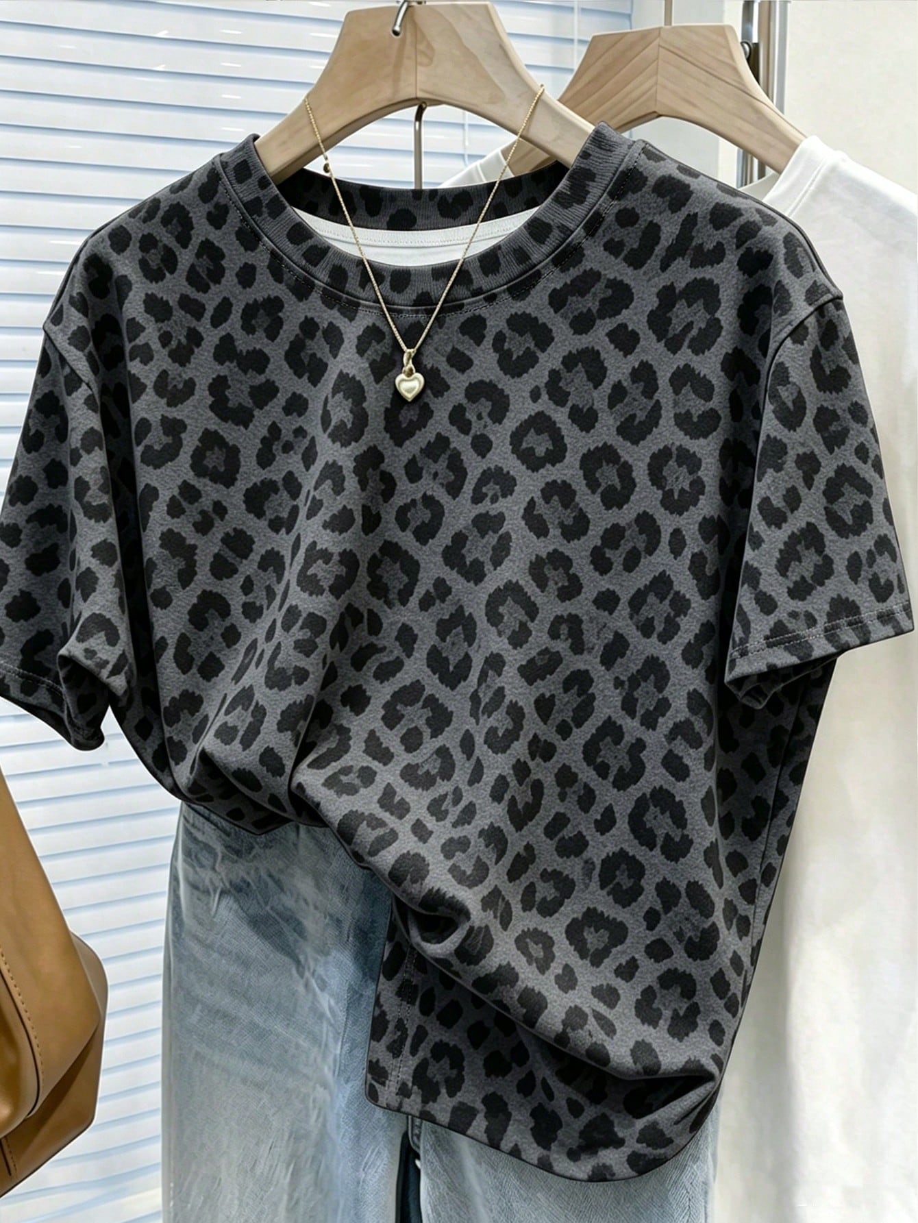 Resyla Ins Super Popular American Retro Leopard Print Loose Casual 2-Piece Set, Korean Style Slouchy Grey Leopard Print Home & Outdoor 2-Piece Outfit, Sweet Cool Hot Girl Style Polka Dot Leopard Print