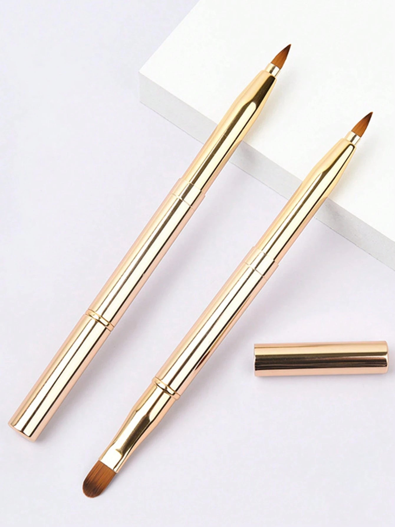 Retractable Single-Head Lip Brush With Cap, Portable Makeup Brush,Giveaways
