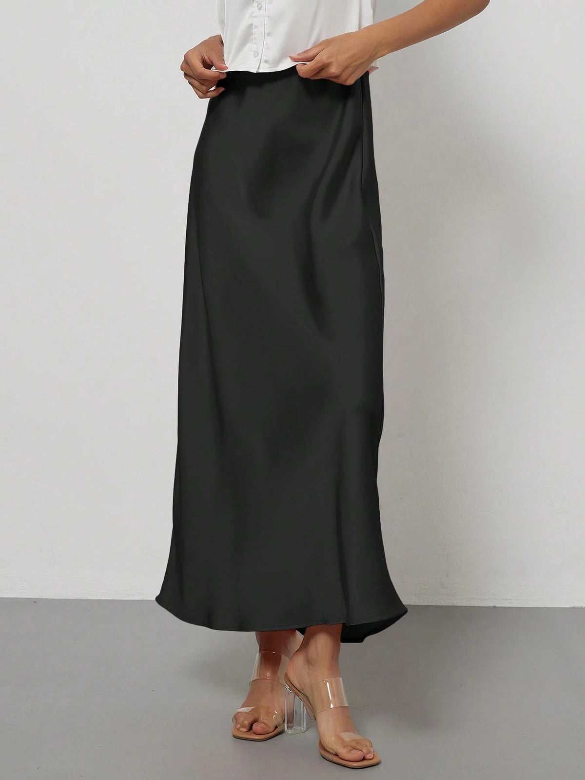 Se-Helo Women's Fashion Commuter Versatile Petite Version Elastic Satin Texture Seasonal Wearable Satin Skirt Midi Skirt- Black Spring, Quiet Luxury