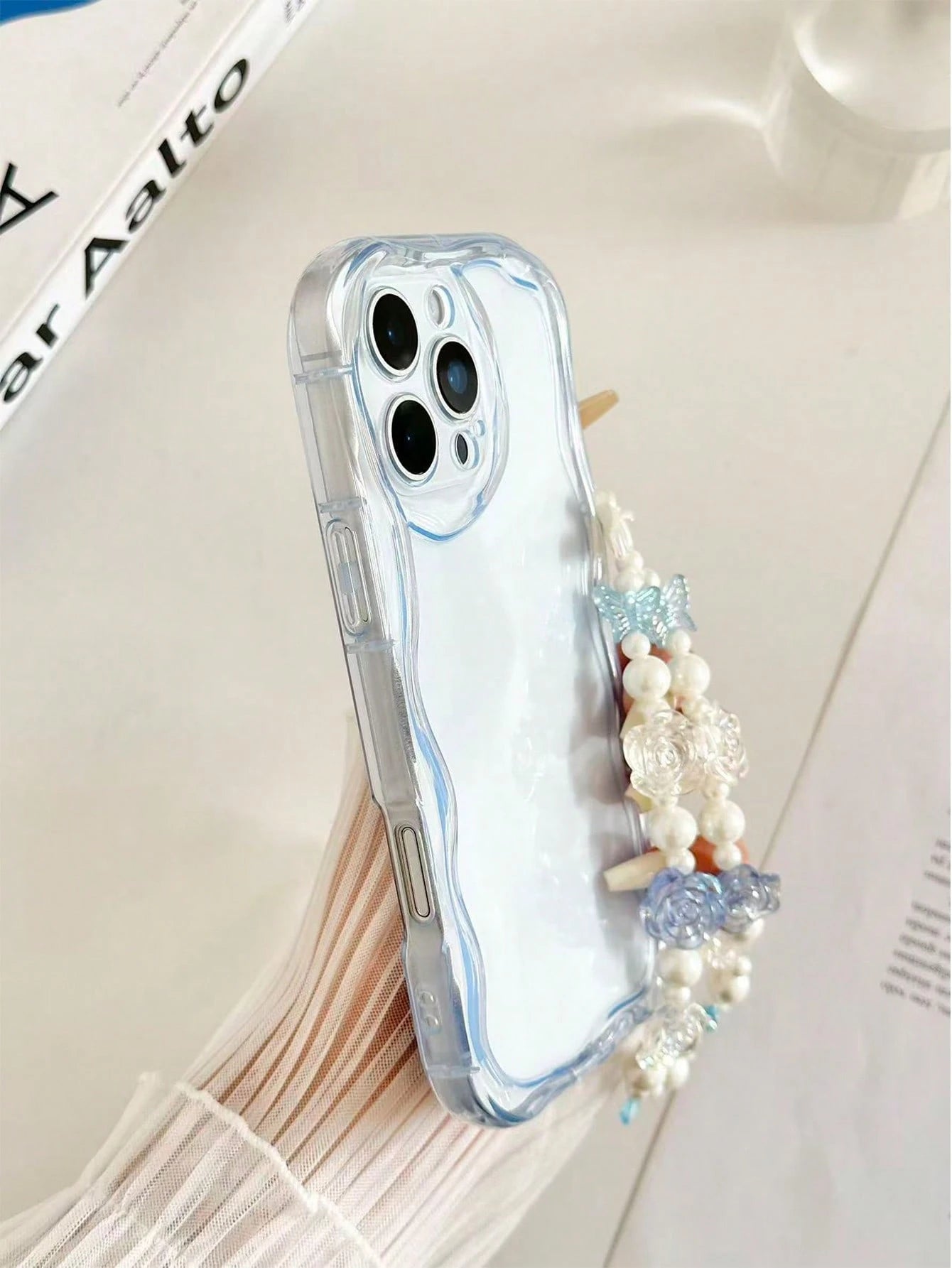 Shockproof Pearl Cream Textured Wavy Edge Solid Color Phone Case With Handmade Beaded Bracelet, Compatible With IPhone 17pro/17Air/17/17promax16/11/16pro/16plus/16promax/16e/15Promax/13/14/12/XS/XR/7G