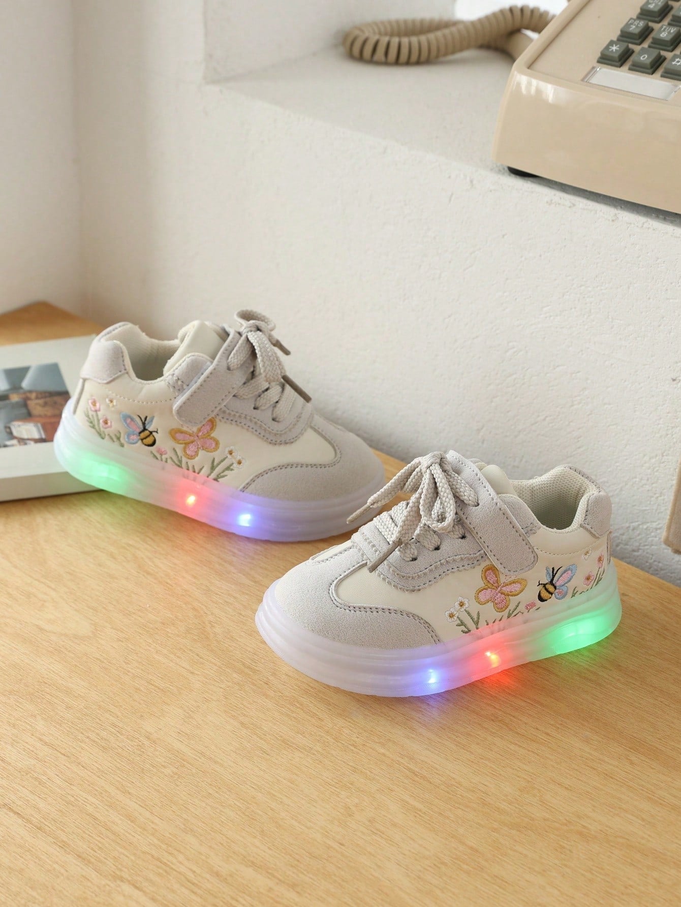 Toddler Shoes, 2026 New Style, Soft Sole, Comfortable Fit, Glowing Girls' Sports Shoes, Children's Casual Sports Shoes, Suitable For Spring And Autumn