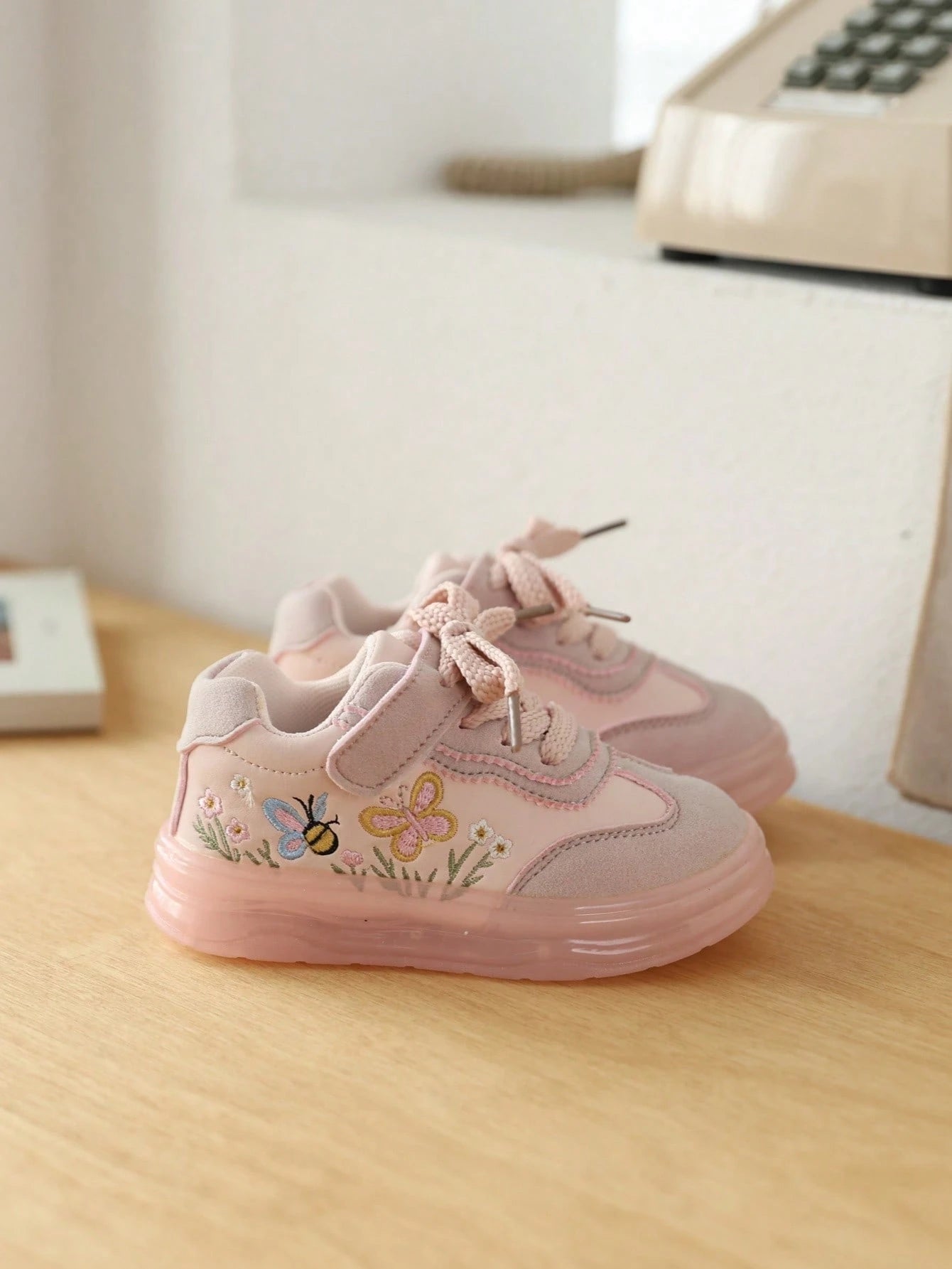 Toddler Shoes, 2026 New Style, Soft Sole, Comfortable Fit, Glowing Girls' Sports Shoes, Children's Casual Sports Shoes, Suitable For Spring And Autumn