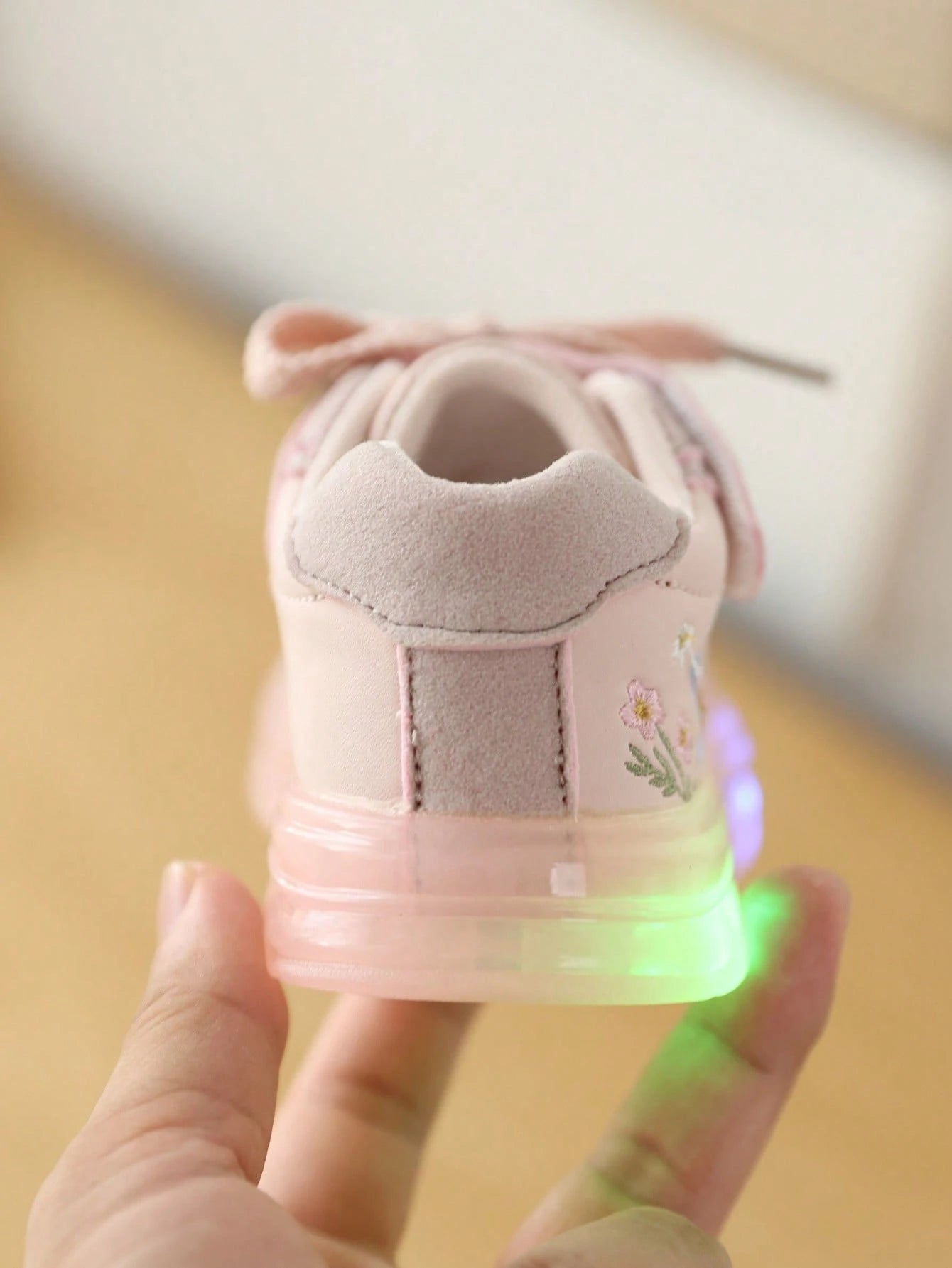 Toddler Shoes, 2026 New Style, Soft Sole, Comfortable Fit, Glowing Girls' Sports Shoes, Children's Casual Sports Shoes, Suitable For Spring And Autumn