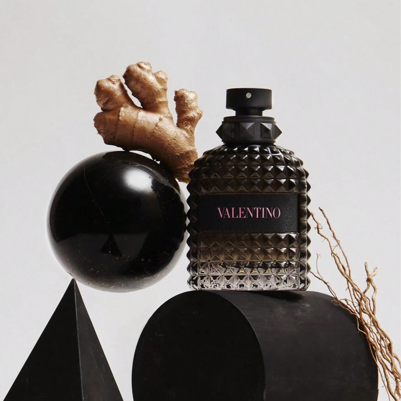 VALENTINO Born In Roma Uomo Eau De Toilette Spray, 50ml/ 1.7 Fl Oz, Woody & Earthy Scent