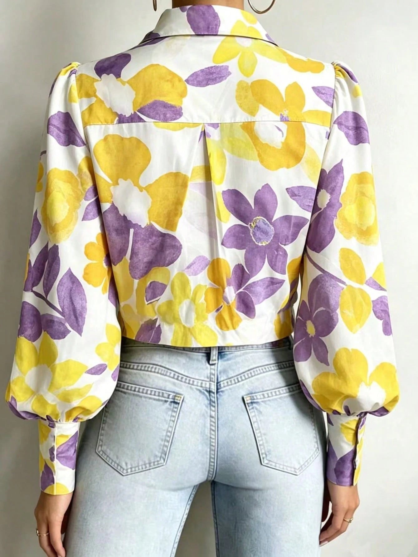 Vintage Floral Print Lantern Sleeve Women's Blouse, Fashionable Professional Lady Style Long Sleeve Top, Elegant Button Cuff Floral Shirt Vacation