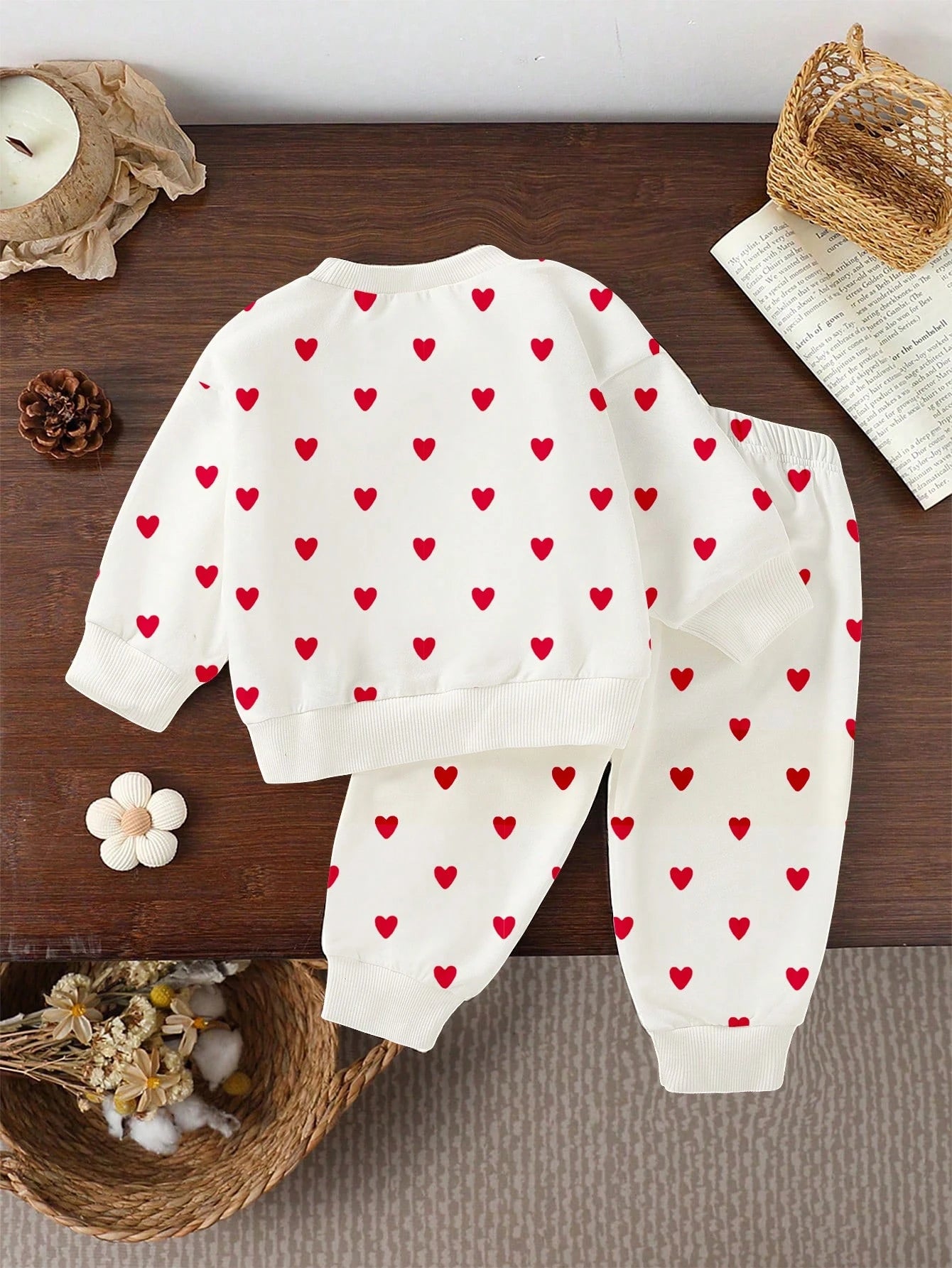 Vintaside Kids 2pcs Baby Girls' Valentine's Day Heart Print Sweatshirt And Sweatpants Set Photoshoot White And Red Autumn Cute