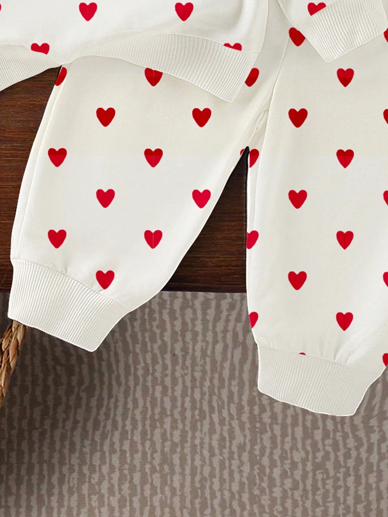 Vintaside Kids 2pcs Baby Girls' Valentine's Day Heart Print Sweatshirt And Sweatpants Set Photoshoot White And Red Autumn Cute