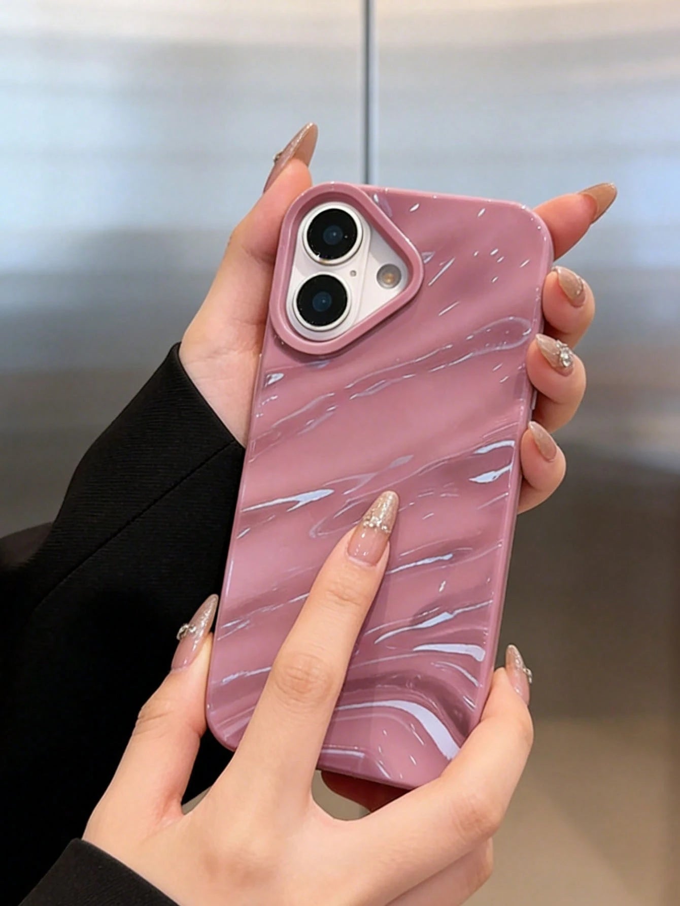 Wave Ripples 1pc Wine Red New Glossy Wavy Pattern Protective Case Compatible With IPhone 17 Pro Max/17/17 Pro/16 Pro Max/16/16 Pro/16 Plus/15 Pro Max/15 Pro/15 Plus/15/14 Pro Max/14 Pro/14/13 Pro/13/1