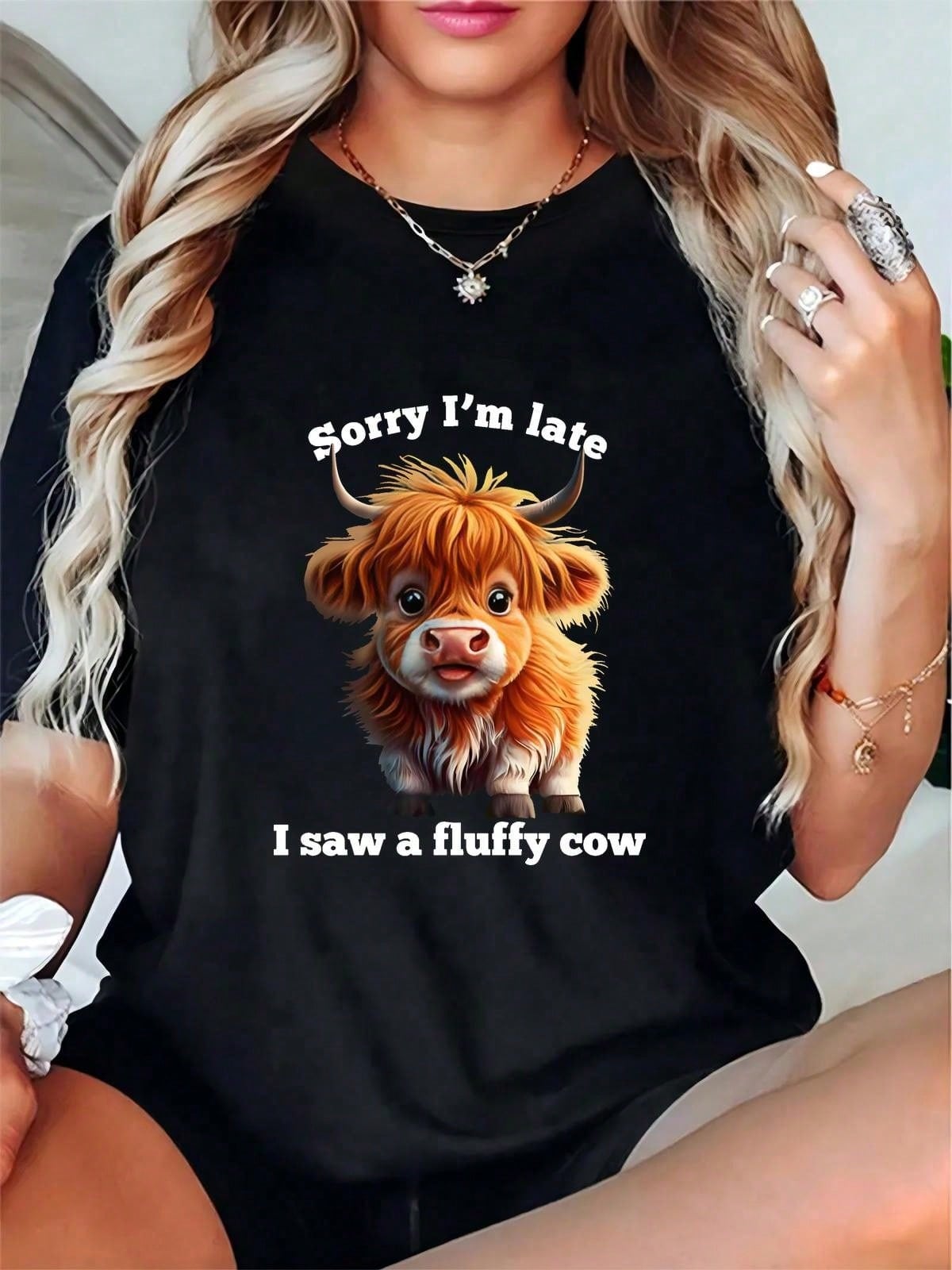 Women's Funny Fluffy Highland Cow Graphic T-Shirt "Sorry I'm Late" Casual Cute Farm Animal Lover Soft Tee For Daily Weekend Wear