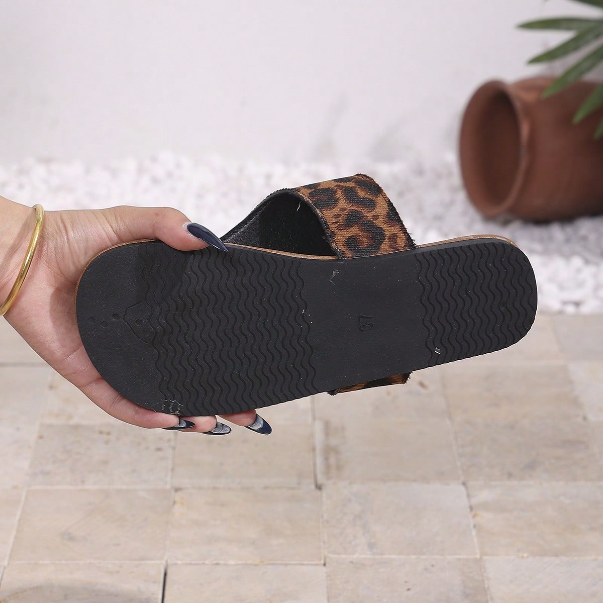Women's Metal Buckle Decor Flat Toe Ring Sandals, Round Toe, PU Upper, Minimalist Design, Versatile, Suitable For Beach & Vacation, Black