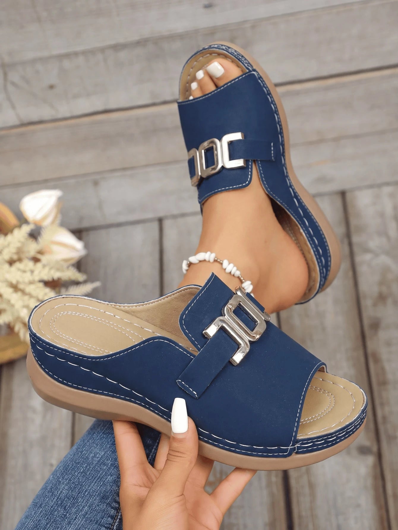 Women's Solid Color Wedge Sandals With Metal Chain Design,Open-Toe Platform Sandals,Outdoor Flat Sandals For Summer,Versatile Beach Shoes,Sandal Women