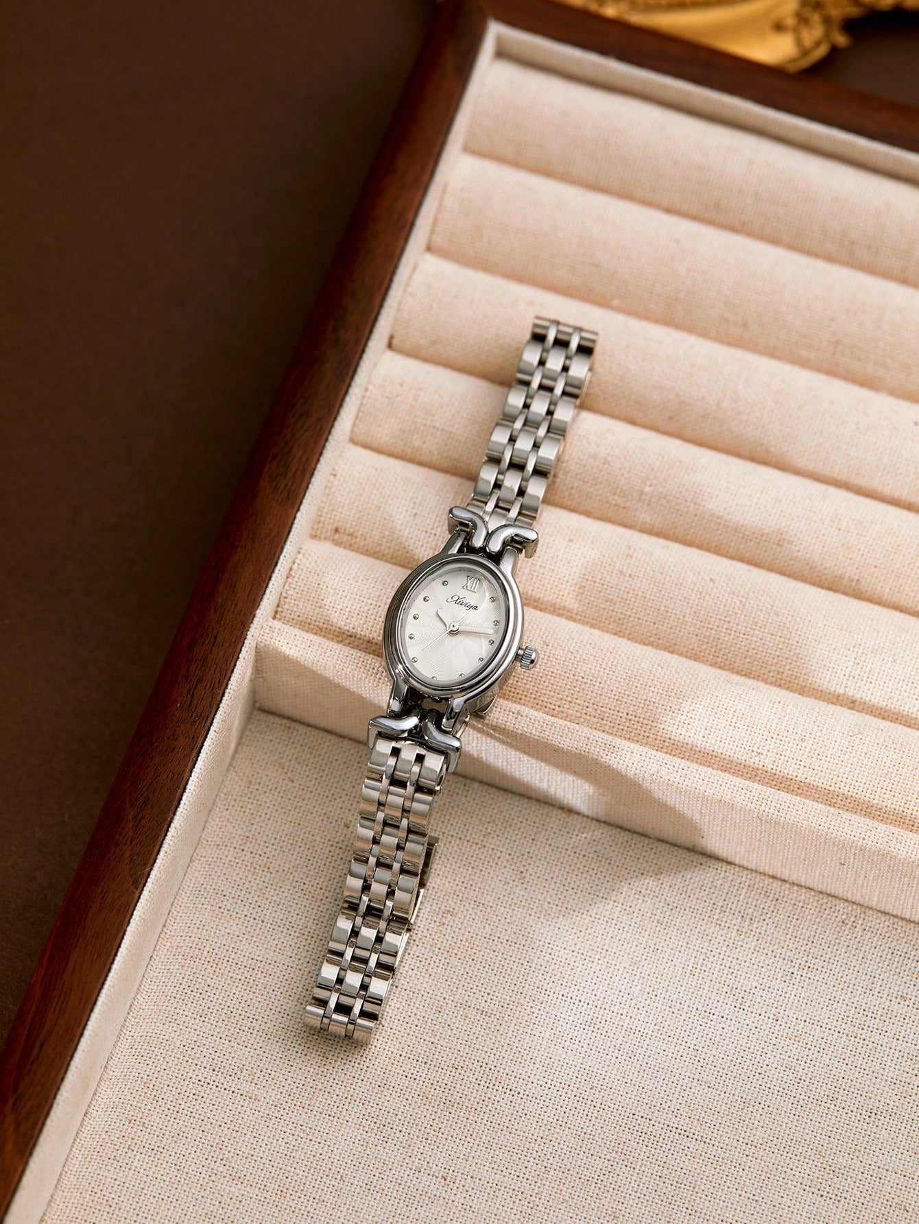 XIVIYA 1pc Women's Gold French Elegance Oval Dial Waterproof Watch, Premium Quality, Great For Gifts